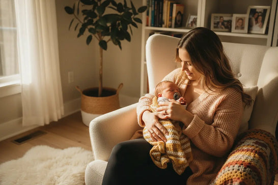 Halten Sie kleine Teile und Verpackungsmaterialien außerhalb der Reichweite von Babys und Kleinkindern, um Erstickungsgefahr zu vermeiden.