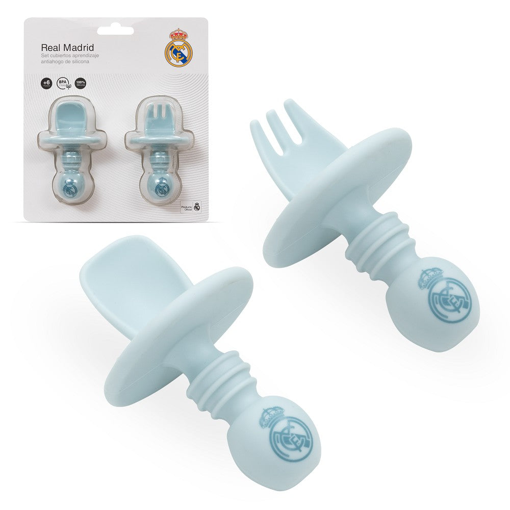Real Madrid Baby Lernbesteck aus Silikon in Blau – Löffel und Gabel mit Anti-Schluck-Ring, offizielles Lizenzprodukt in Verpackung und Detailansicht.