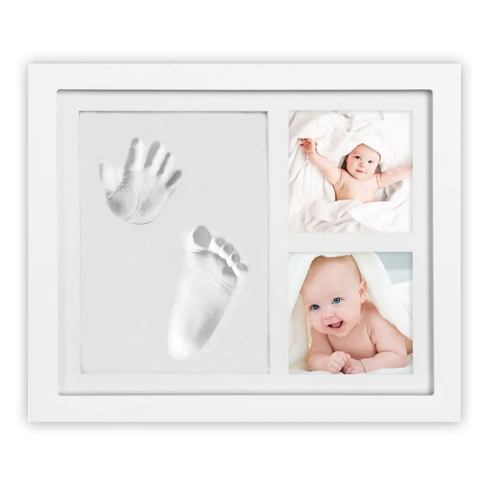 Weißer Baby Erinnerungsrahmen mit Hand- und Fußabdruck sowie Platz für zwei Babyfotos – liebevolle Erinnerung und ideales Geschenk zur Geburt.