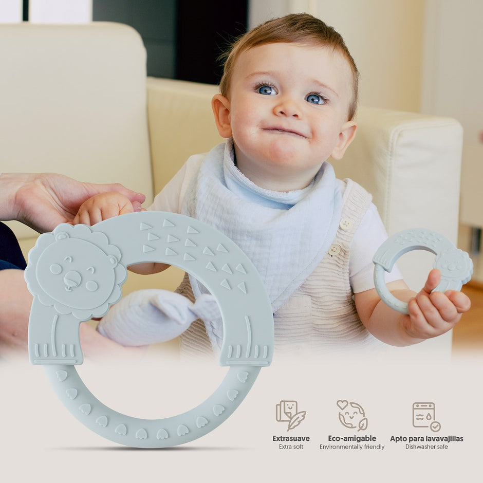 Baby mit grauem Silikon Beißring Löwe – BPA-freies Zahnungsspielzeug für Babys