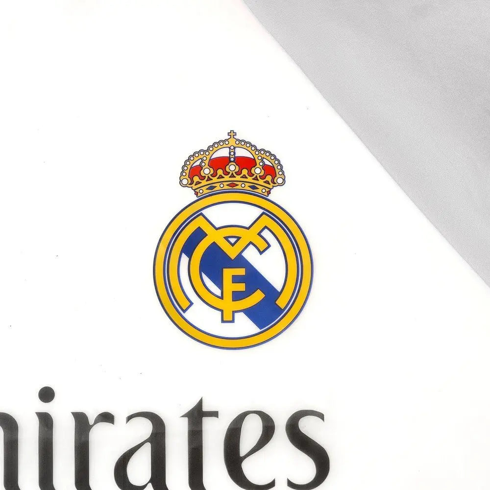 Real Madrid Baby Lätzchen grau Detail Logo wasserdichtes Material