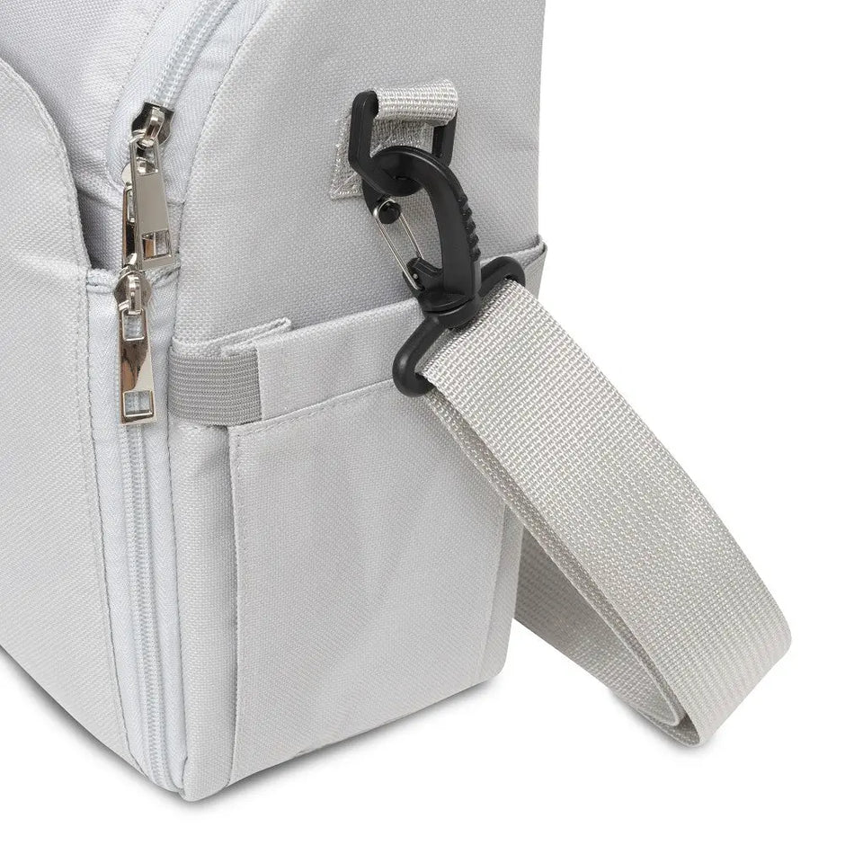Tragbarer Reise-Hochstuhl Real Madrid Baby mit Tasche – Schultergurt und Befestigung Detail grau